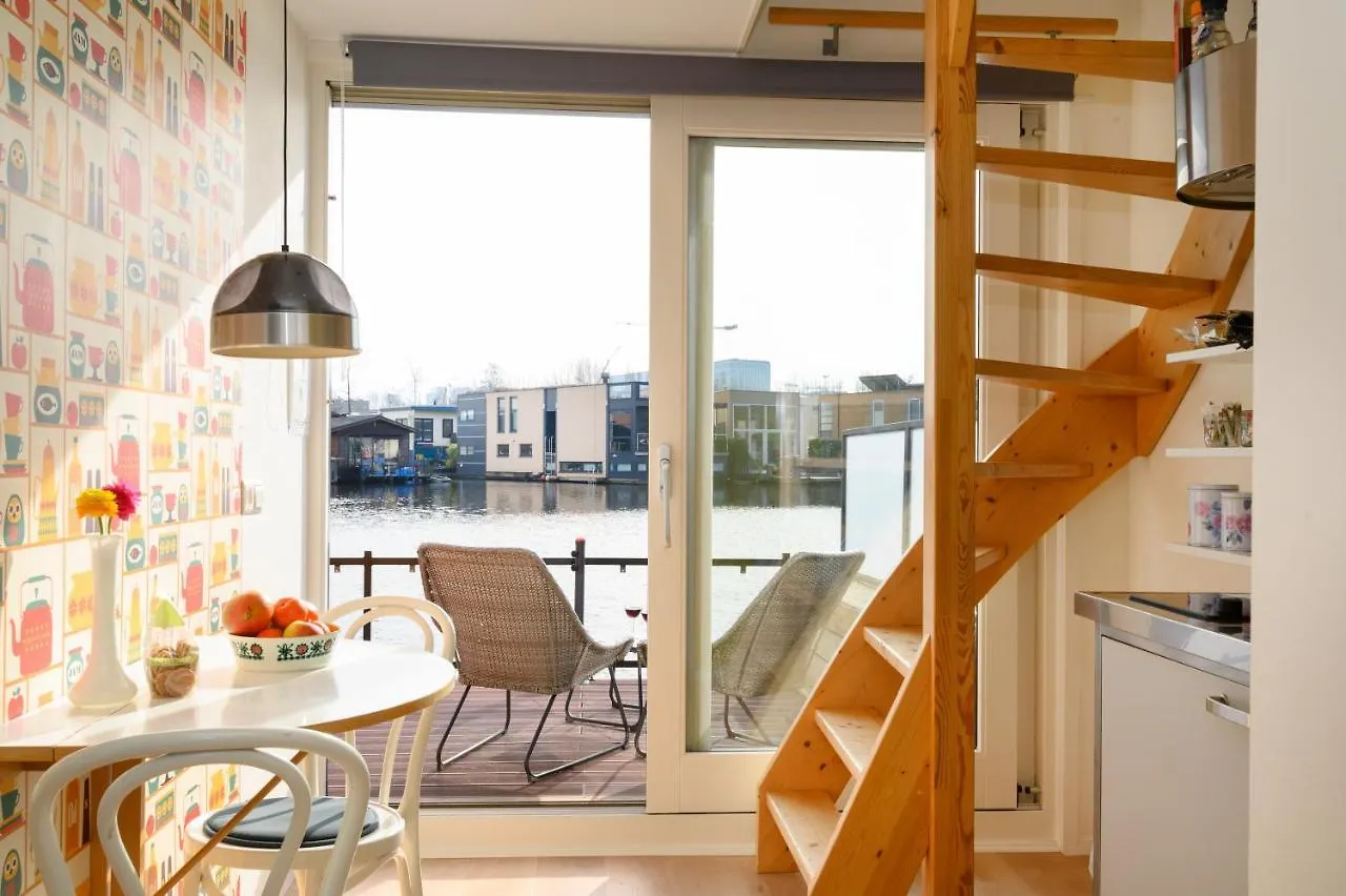 Houseboat Studio With Canalview And Free Bikes Amsterdam Frühstückspension